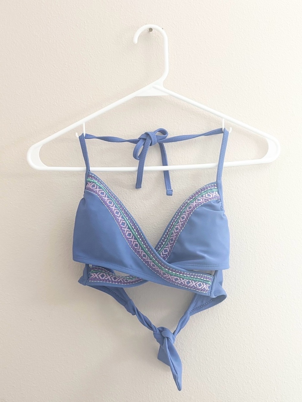 5/$15 🩷 Xhilaration Lavender-Blue Embroidered Wrap Bikini Top